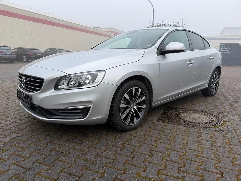 Silber Gebraucht 2018 Volvo S60 Linje Svart Limousine | 16.980 € (Fairer Preis) - Bild 1/4