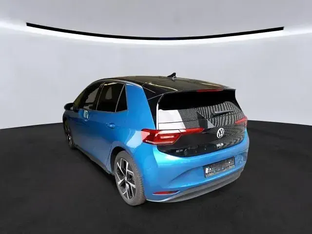 Gebraucht VW ID.3 Pro 150 kW (204 PS) 2024 Costa azul metallic Kleinwagen