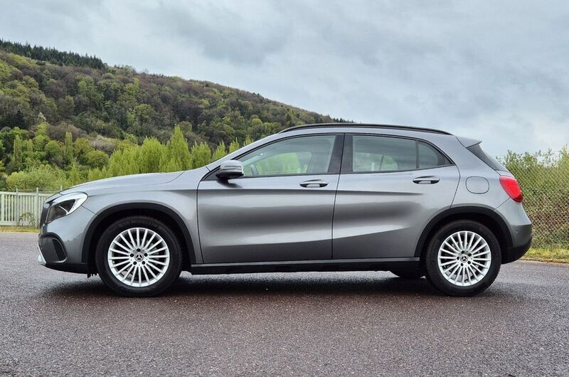 Gebraucht Mercedes GLA200 156 PS (114 kW) 2017 Grau SUV