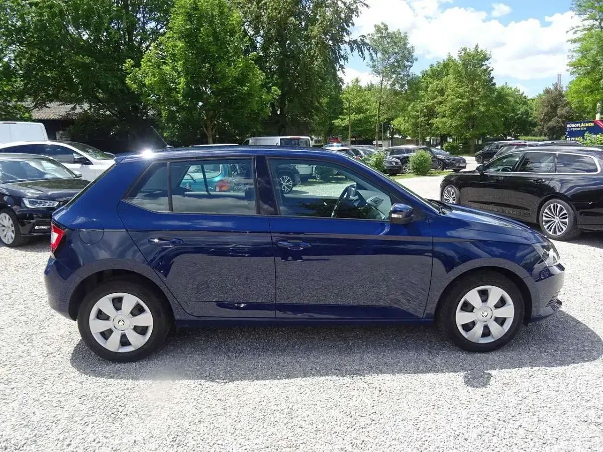 Gebraucht Skoda Fabia Ambition 95 PS (69 kW) 2018 Pacificblau, pacificblau Limousine