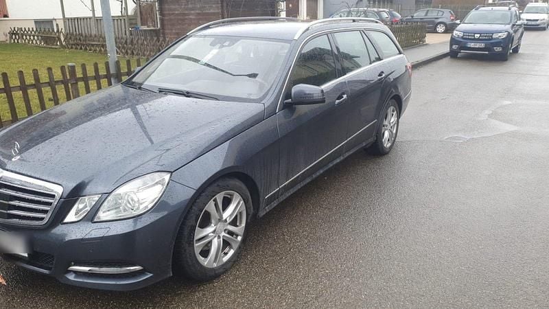 Grau Gebraucht 2013 Mercedes E350 Avantgarde Kombi | 10.500 € (Superpreis) - Bild 1/4