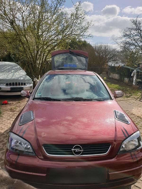 Gebraucht Opel Astra 80 PS (58 kW) 1999 Rot Limousine