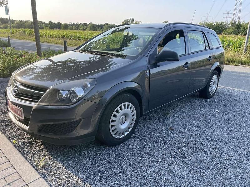 Grau Gebraucht 2010 Opel Astra Selection Kombi | 1.100 € (Fairer Preis) - Bild 1/4