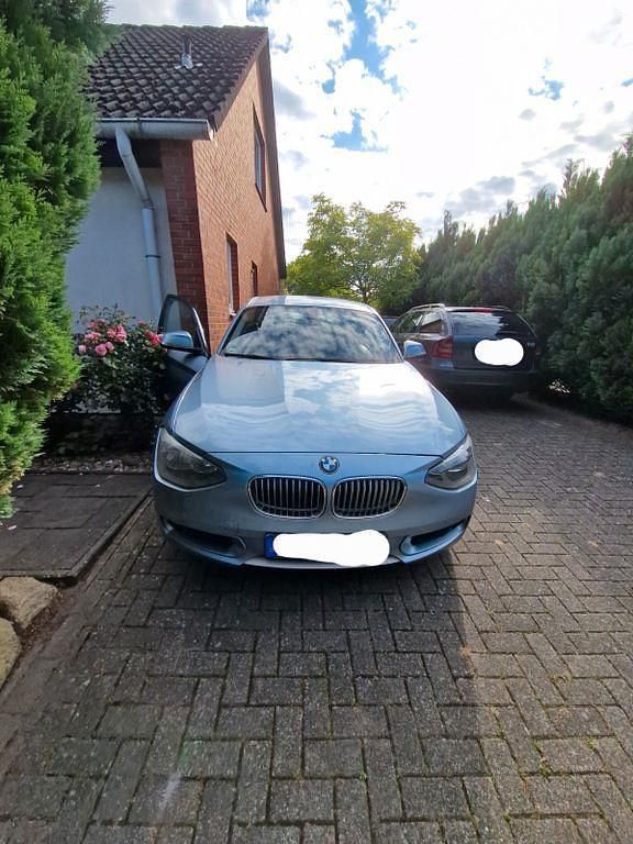 Blau Gebraucht 2011 BMW 116 Urban Line Kleinwagen | 4.300 € (Superpreis) - Bild 1/4
