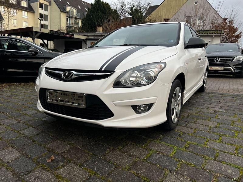 Gebraucht Hyundai i30 Classic 90 PS (66 kW) 2012 Weiß Limousine