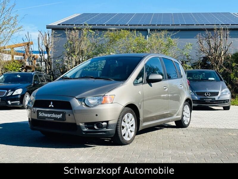 Grau Gebraucht 2012 Mitsubishi Colt Motion Limousine | 7.990 € (Etwas zu teuer) - Bild 1/4