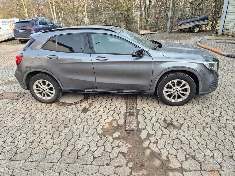 Gebraucht Mercedes GLA200 156 PS (114 kW) 2019 Grau SUV