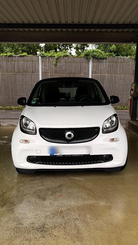 Weiß Gebraucht 2018 Smart ForTwo Coupé Coupé | 10.200 € (Guter Preis) - Bild 1/4