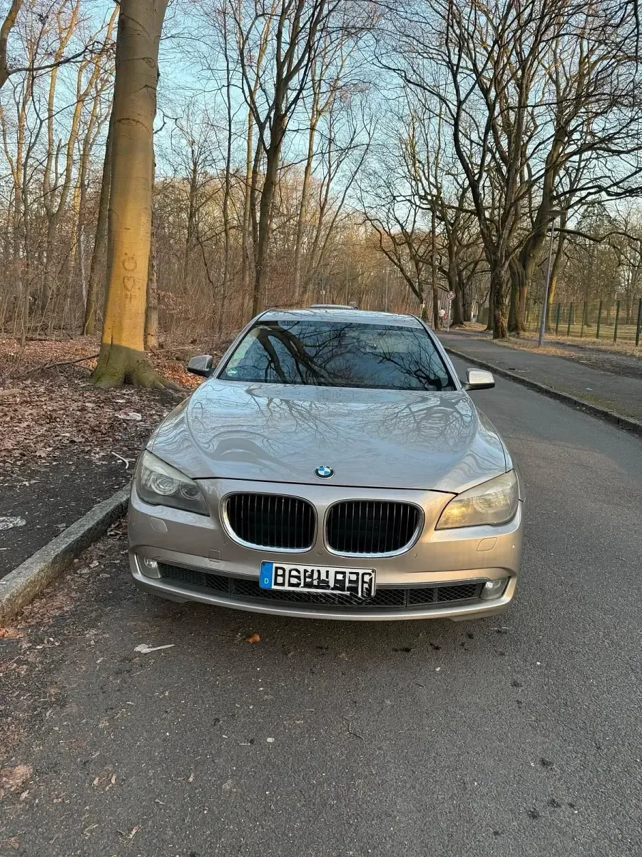Gebraucht BMW 730 245 PS (180 kW) 2009 Grau Limousine