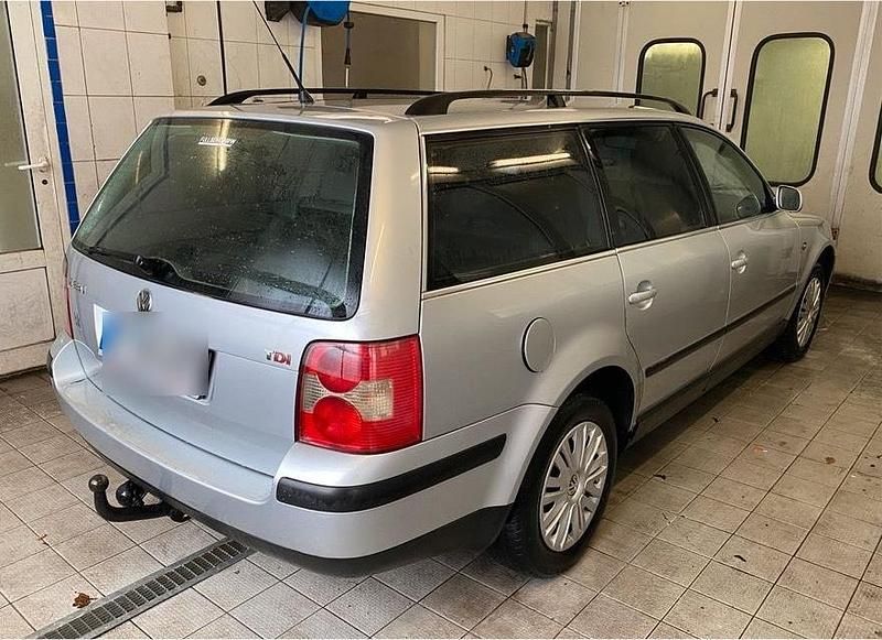 Silber Gebraucht 2002 VW Passat Kombi | 800 € (Superpreis) - Bild 1/4