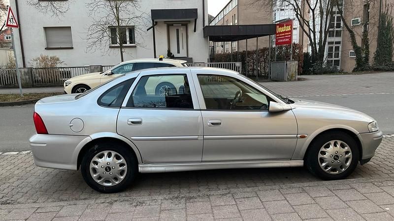 Gebraucht Opel Vectra 101 PS (74 kW) 2001 Silber Limousine
