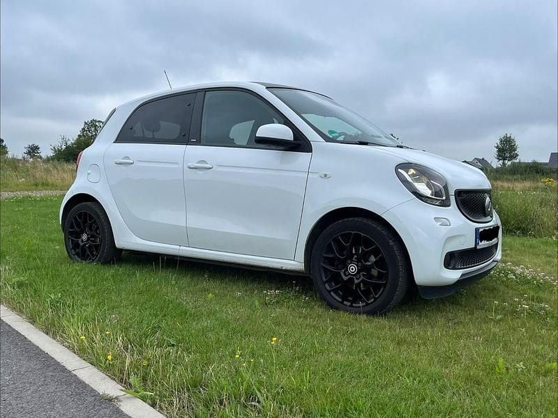 Gebraucht Smart ForFour Passion 90 PS (66 kW) 2017 Weiß Kleinwagen