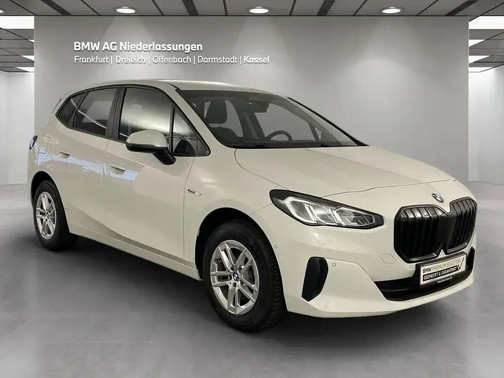 Gebraucht BMW 220 Active Tourer 156 PS (114 kW) 2023 Weiß Van / Kleinbus