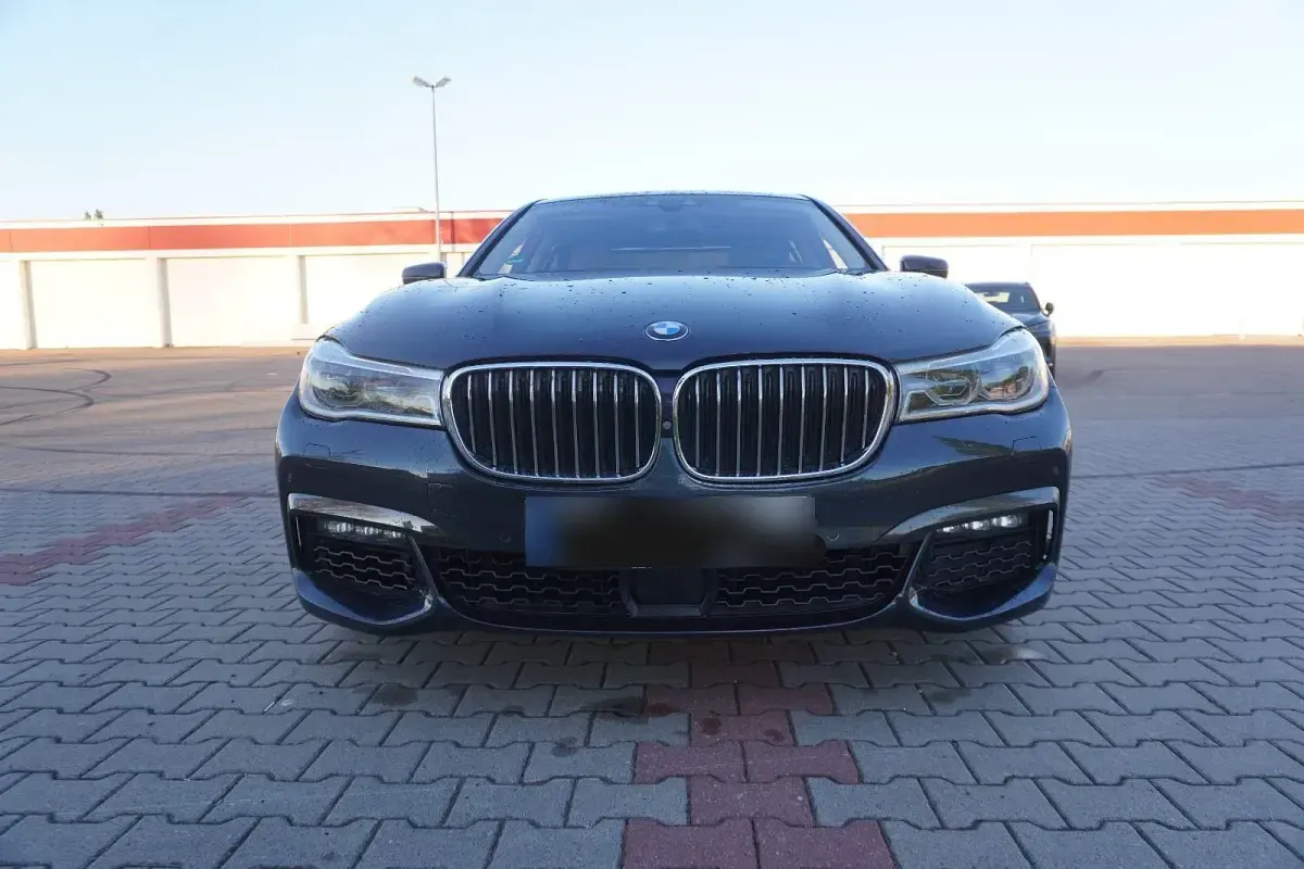 Gebraucht BMW 750 Shadowline 449 PS (330 kW) 2018 Grau Limousine
