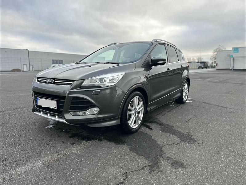Gebraucht Ford Kuga Individual 150 PS (110 kW) 2015 Grau SUV