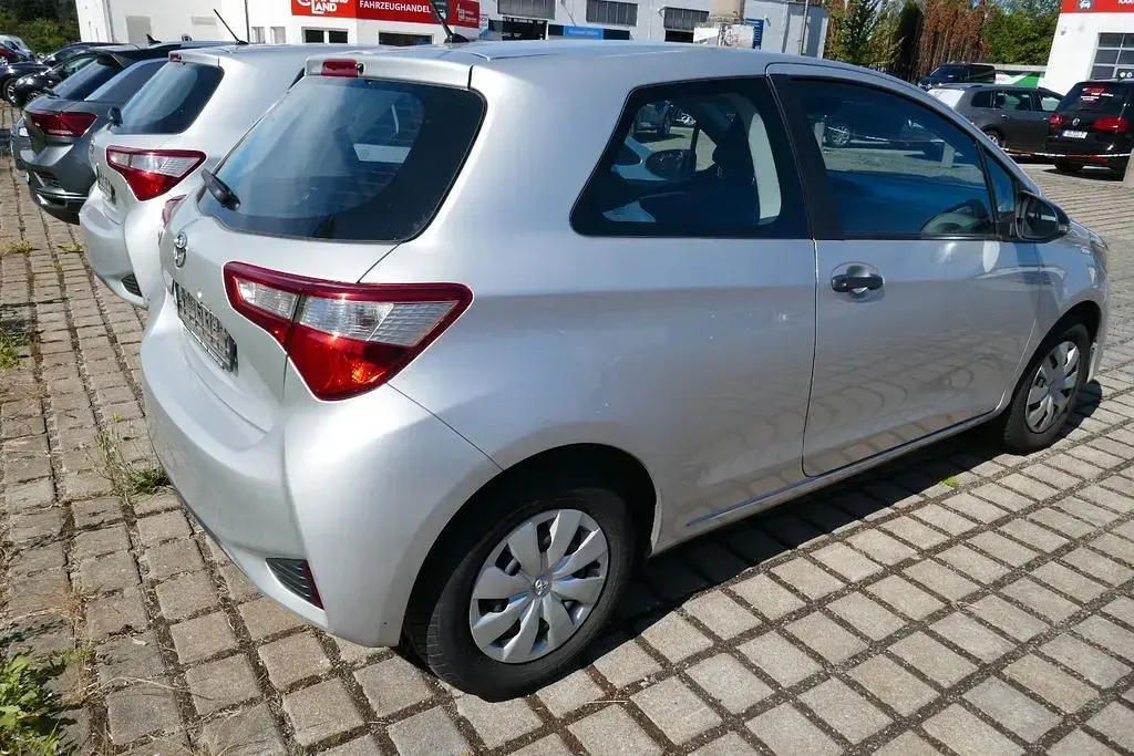 Gebraucht Toyota Yaris 72 PS (52 kW) 2018 Silber Kleinwagen