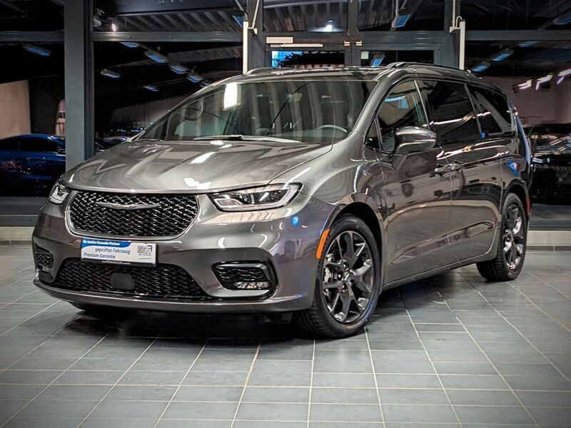 Grau Gebraucht 2022 Chrysler Pacifica Touring SUV | 30.987 € (Fairer Preis) - Bild 1/4