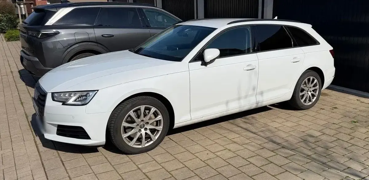Second-hand Audi A4 Ambiente 190 CP (139 kW) 2016 Alb Break