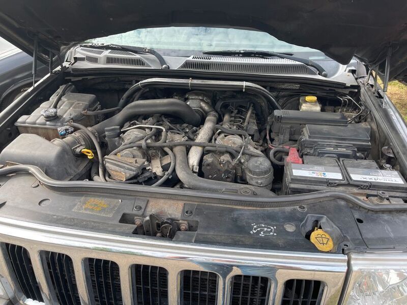 Used Jeep Commander Limited 218 HP (160 kW) 2006 Brown SUV