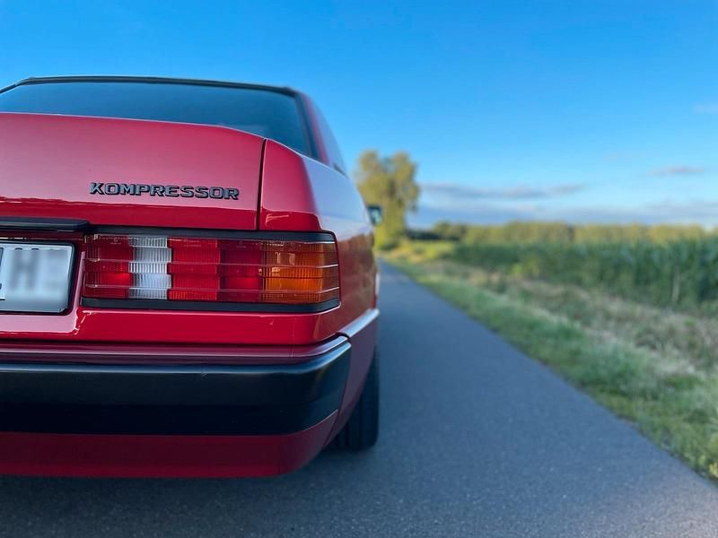 Rot Gebraucht 1991 Mercedes 190 Limousine | 39.900 € - Bild 1/4