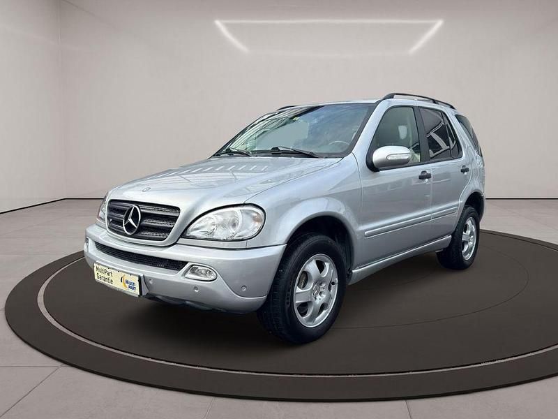 Gebraucht Mercedes ML270 163 PS (119 kW) 2003 Silber SUV