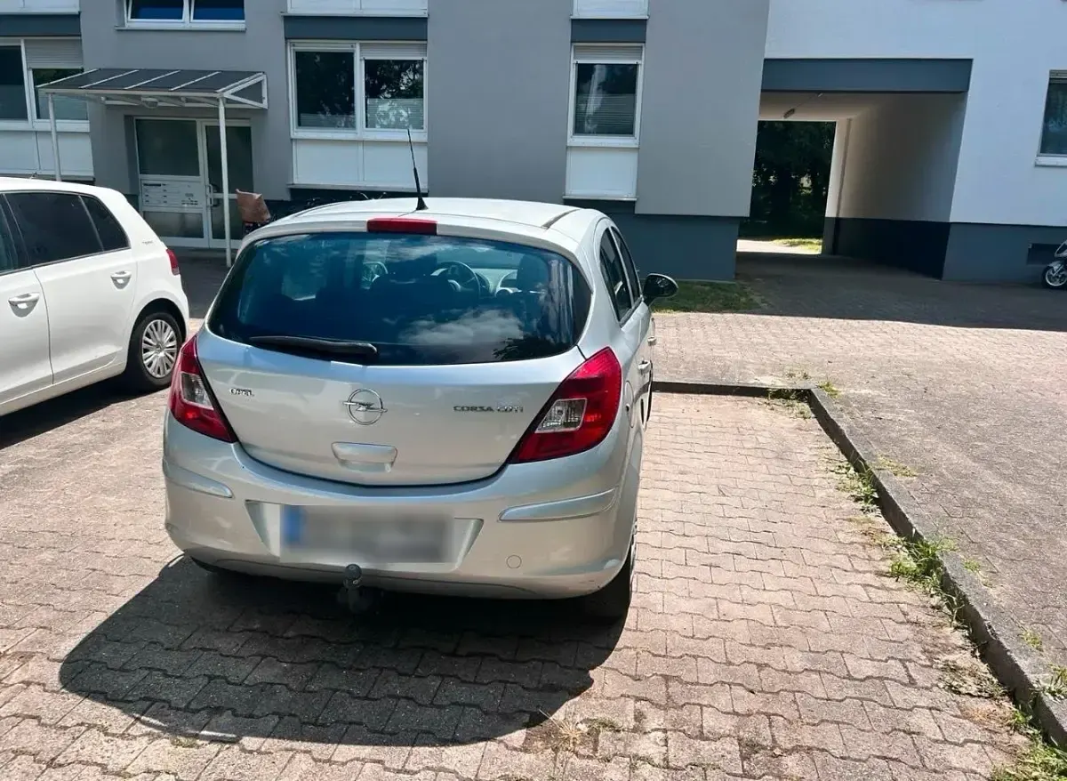Gebraucht Opel Corsa 90 PS (66 kW) 2007 Silber Kleinwagen