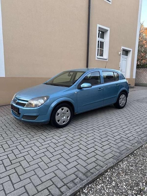 Używany Opel Astra Elegance 90 KM (66 kW) 2005 Sedan/Limuzyna