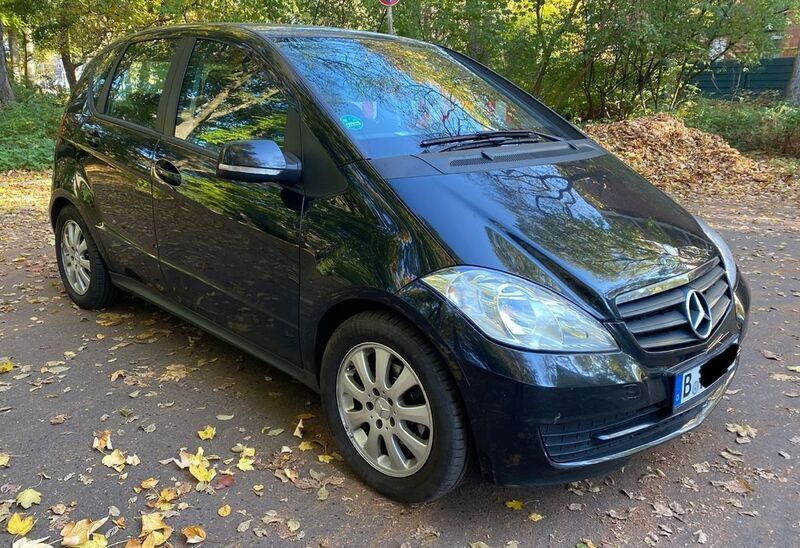 Schwarz Gebraucht 2010 Mercedes A180 Elegance Van / Kleinbus | 3.999 € (Guter Preis) - Bild 1/4