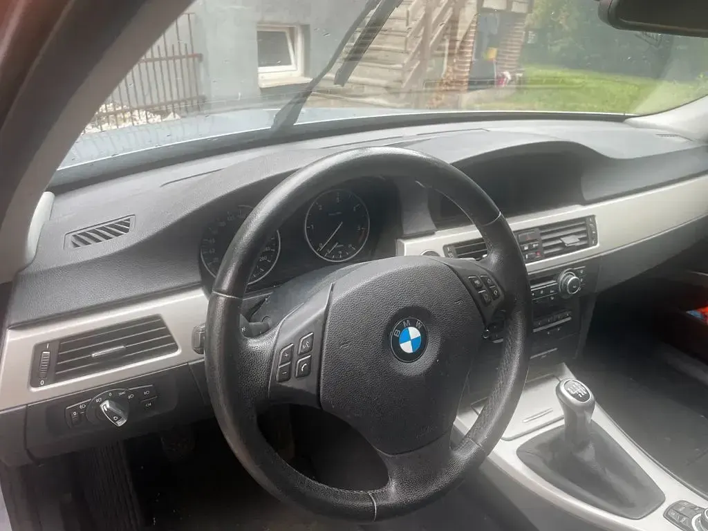 Gebraucht BMW 318 Sport Line 143 PS (105 kW) 2011 Kombi