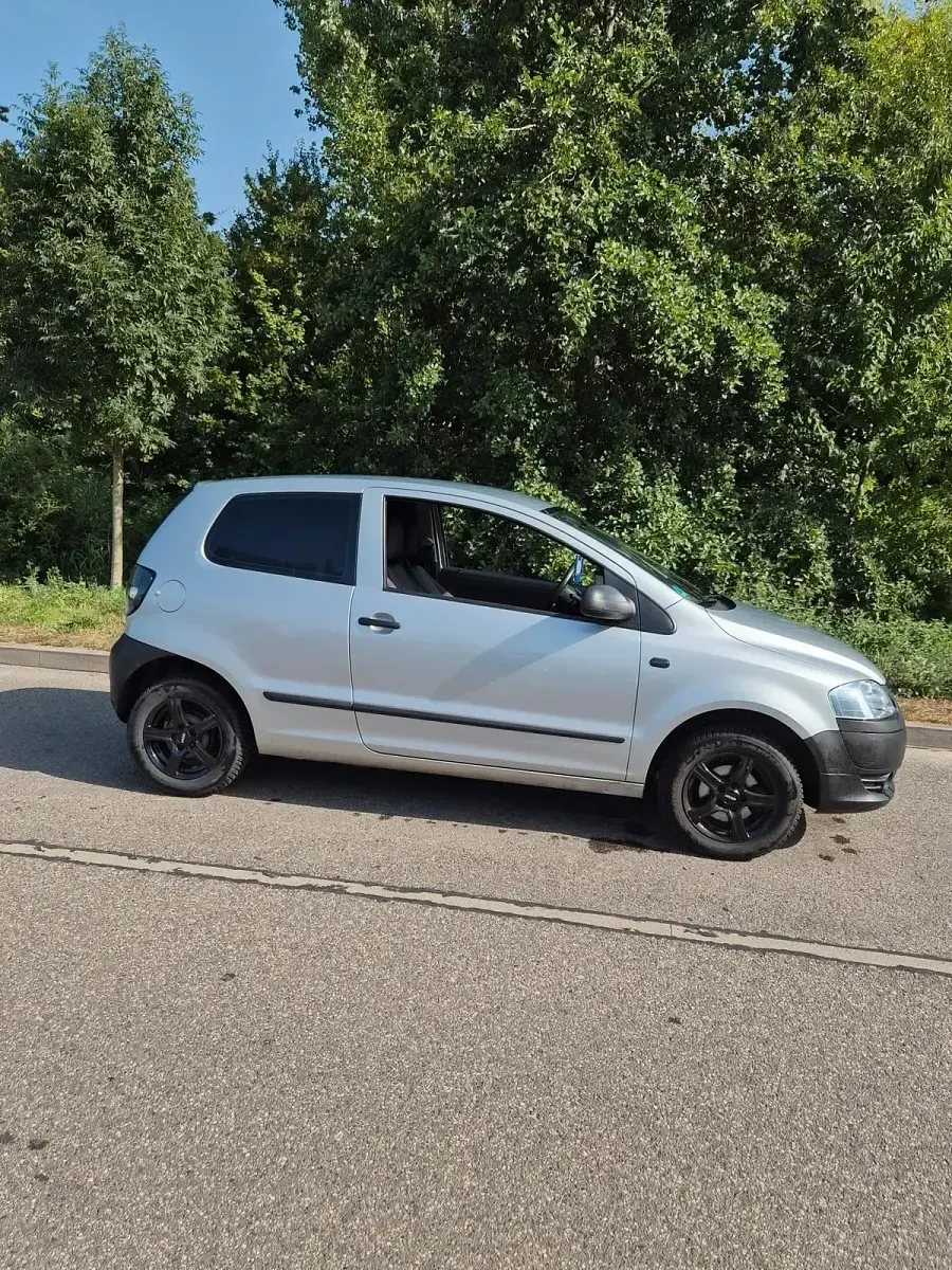 Second-hand VW Fox 54 CP (39 kW) 2006 Argintiu Hatchback
