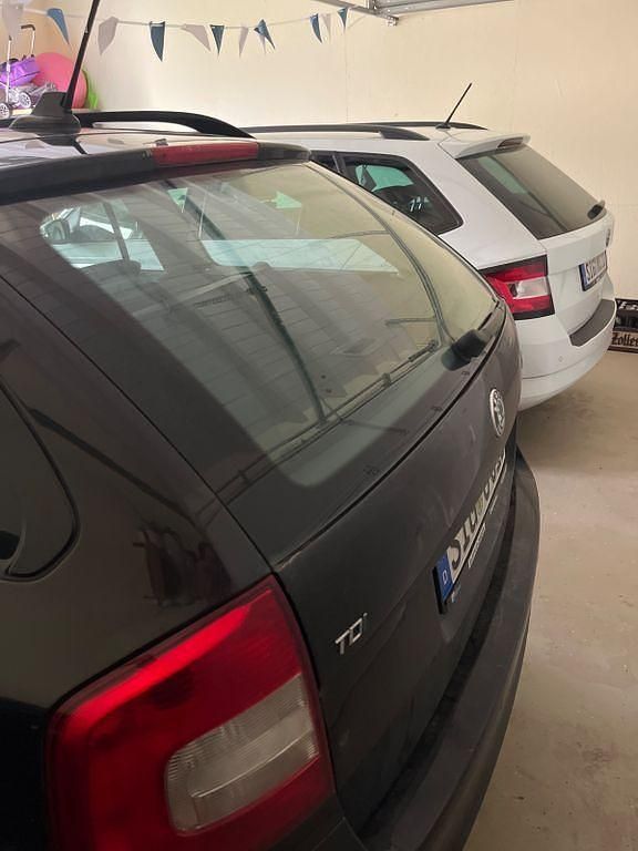 Gebraucht Skoda Octavia Active 105 PS (77 kW) 2012 Schwarz Kombi