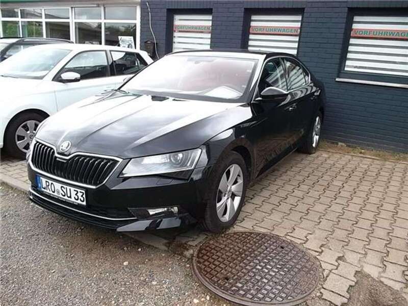 Schwarz Gebraucht 2015 Skoda Superb Ambition Limousine | 15.250 € (Fairer Preis) - Bild 1/4