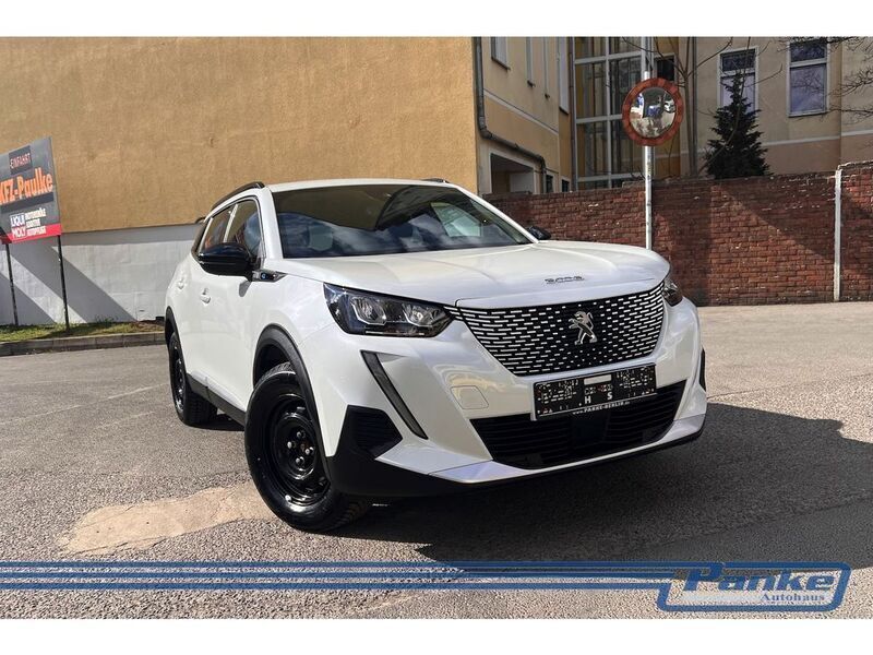 Lack weiss perlglänzend/typ au Gebraucht 2023 Peugeot e-2008 Allure SUV | 18.990 € (Superpreis) - Bild 1/4