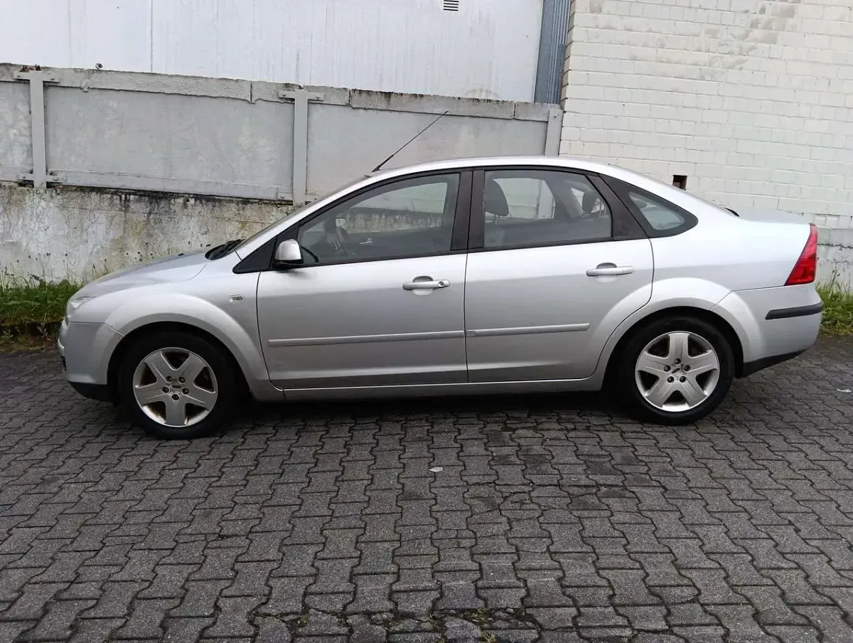 Używany Ford Focus Style 145 KM (106 kW) 2007 Sedan/Limuzyna
