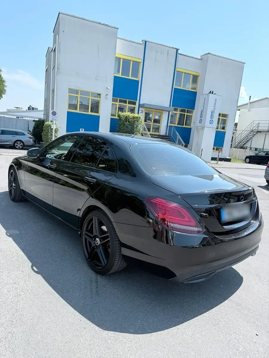 Gebraucht Mercedes C180 156 PS (114 kW) 2018 Schwarz Limousine