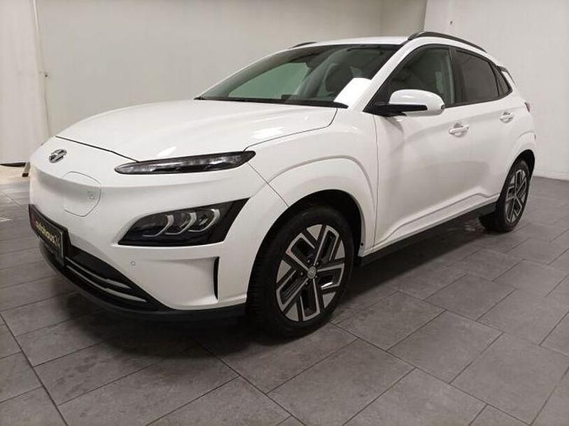 Gebraucht Hyundai Kona 100 kW (136 PS) 2023 Weiß SUV