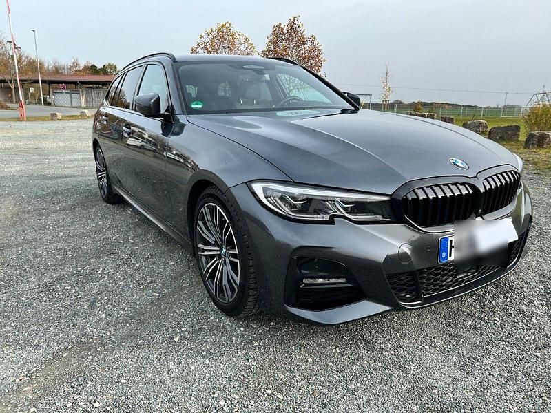 Grau Gebraucht 2020 BMW 330 M Sport Kombi | 32.900 € (Fairer Preis) - Bild 1/4