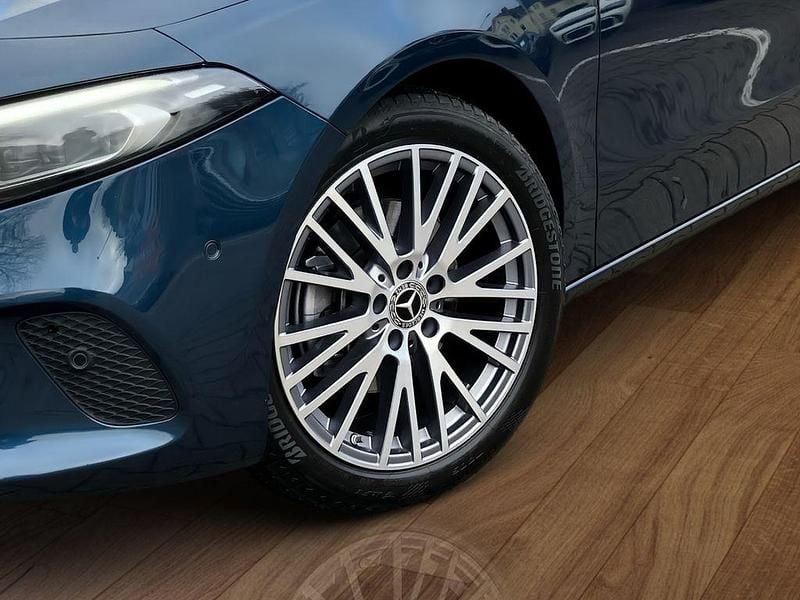 Gebraucht Mercedes A200 Night 150 PS (110 kW) 2022 Blau Limousine