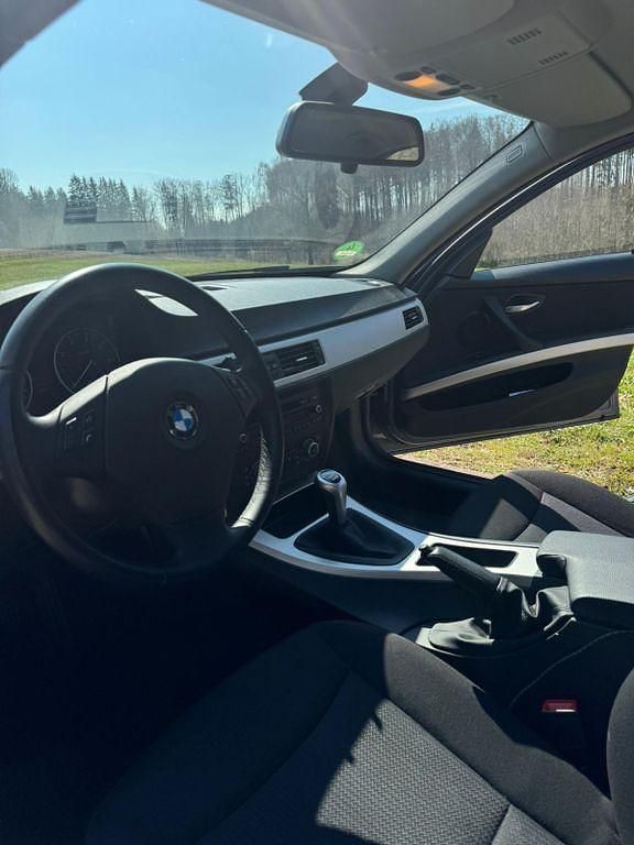 Second-hand BMW 318 Performance 143 CP (105 kW) 2011 Gri Berlinǎ