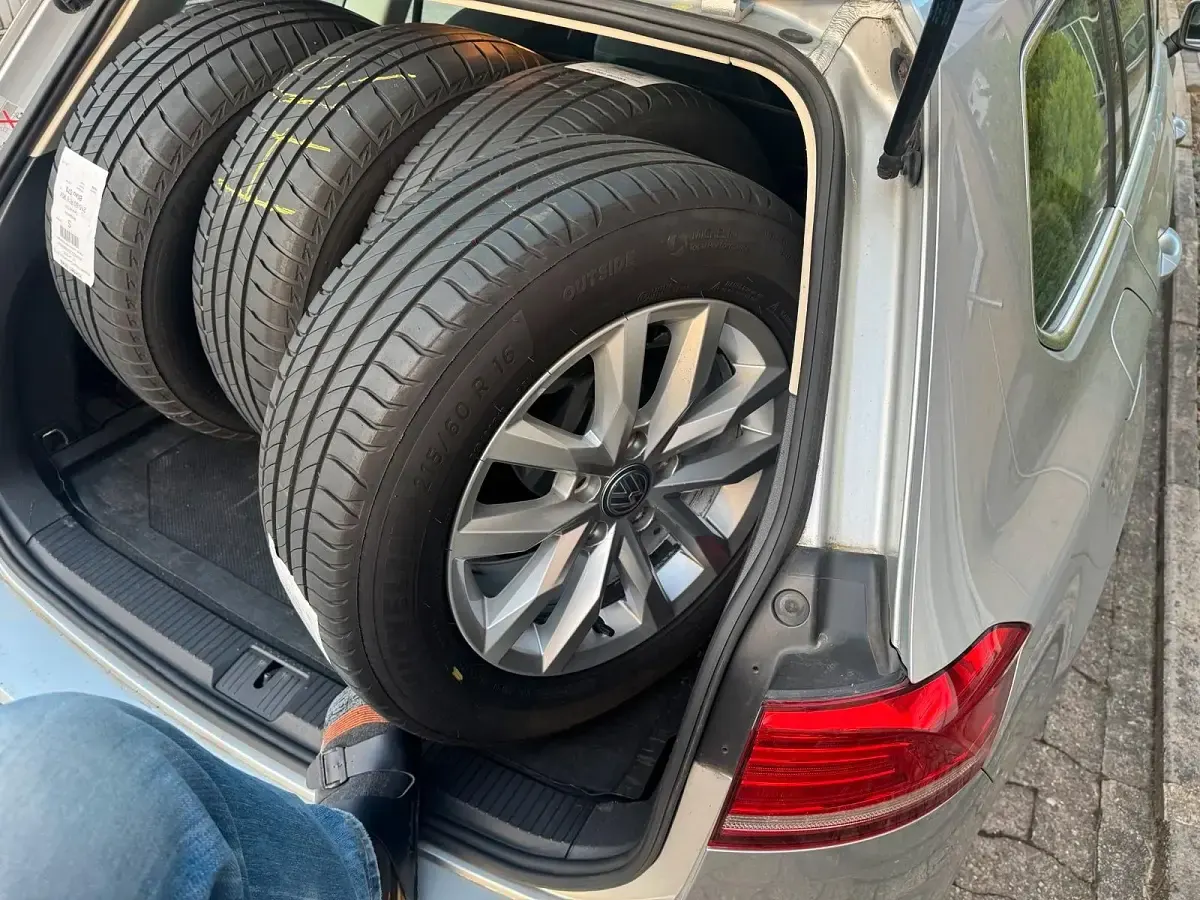 Gebraucht VW Passat Comfortline 150 PS (110 kW) 2018 Silber Kombi
