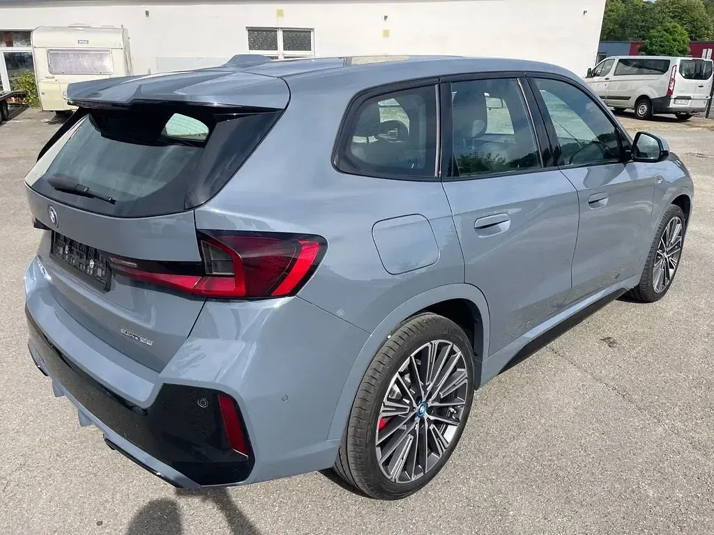 Gebraucht BMW iX1 M Sport 150 kW (204 PS) 2025 Grau SUV