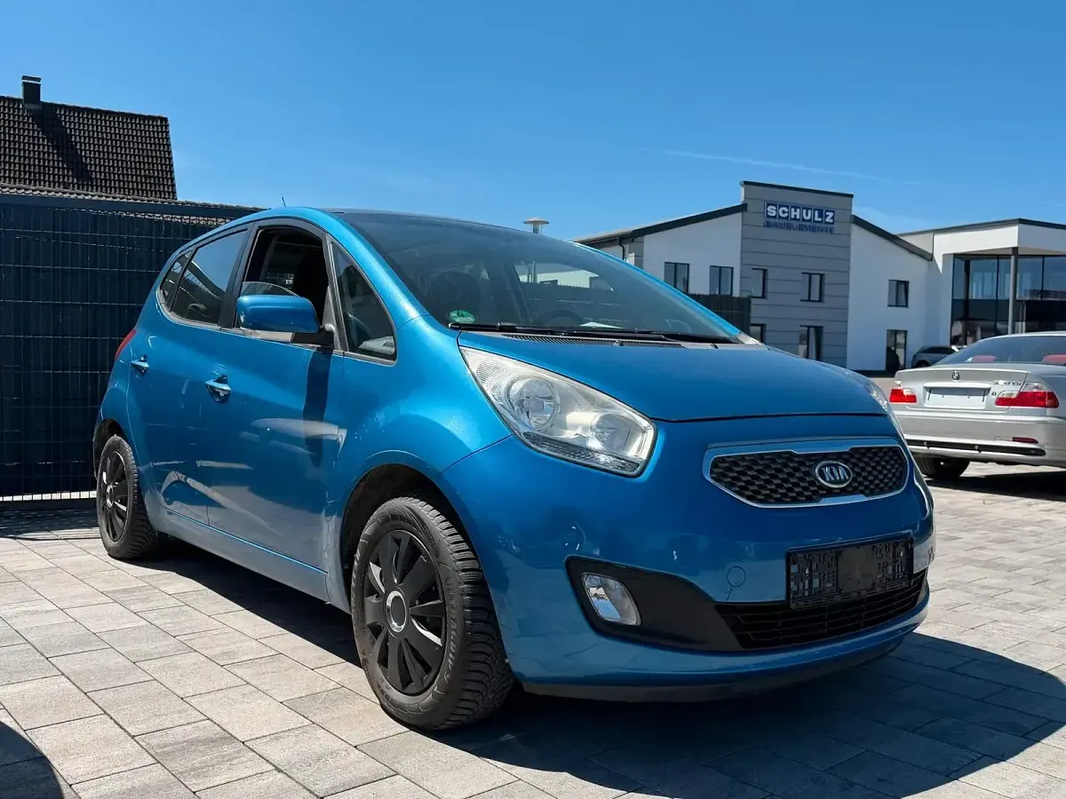 Gebraucht Kia Venga 128 PS (94 kW) 2011 Blau Kleinwagen