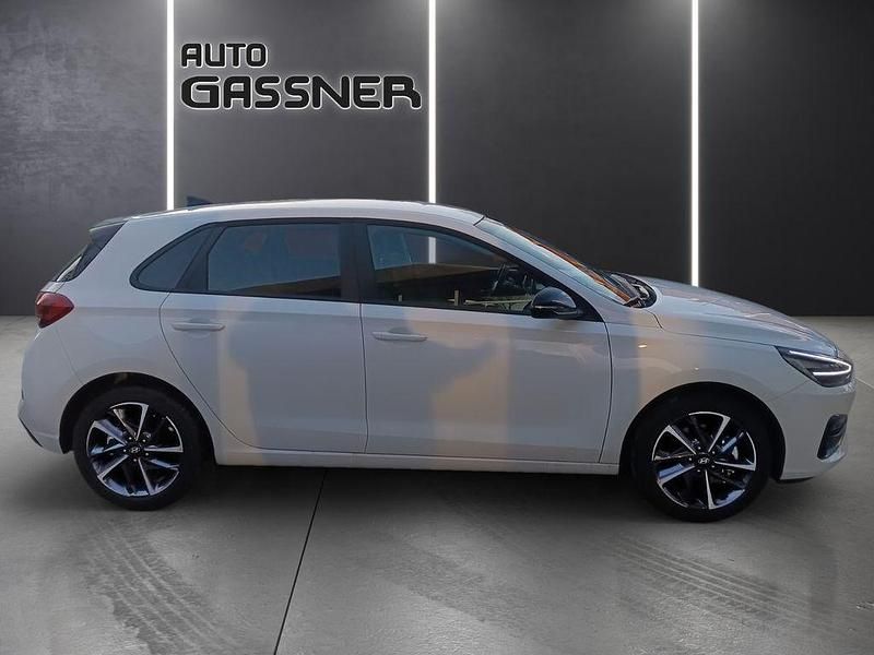 Neu Hyundai i30 Advantage 140 PS (102 kW) 2025 Weiß Limousine