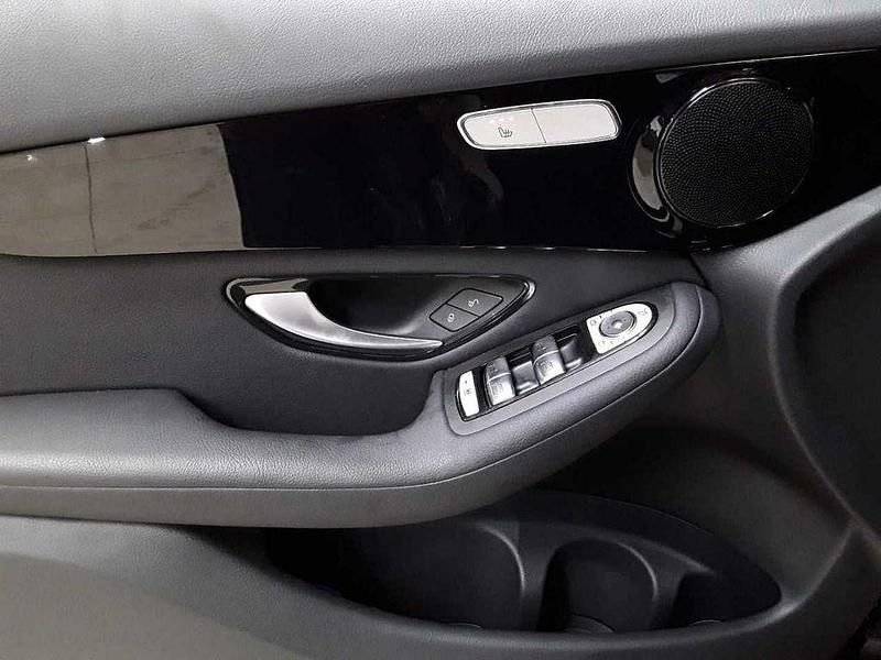 Gebraucht Mercedes GLC300e 194 PS (142 kW) 2021 Schwarz SUV