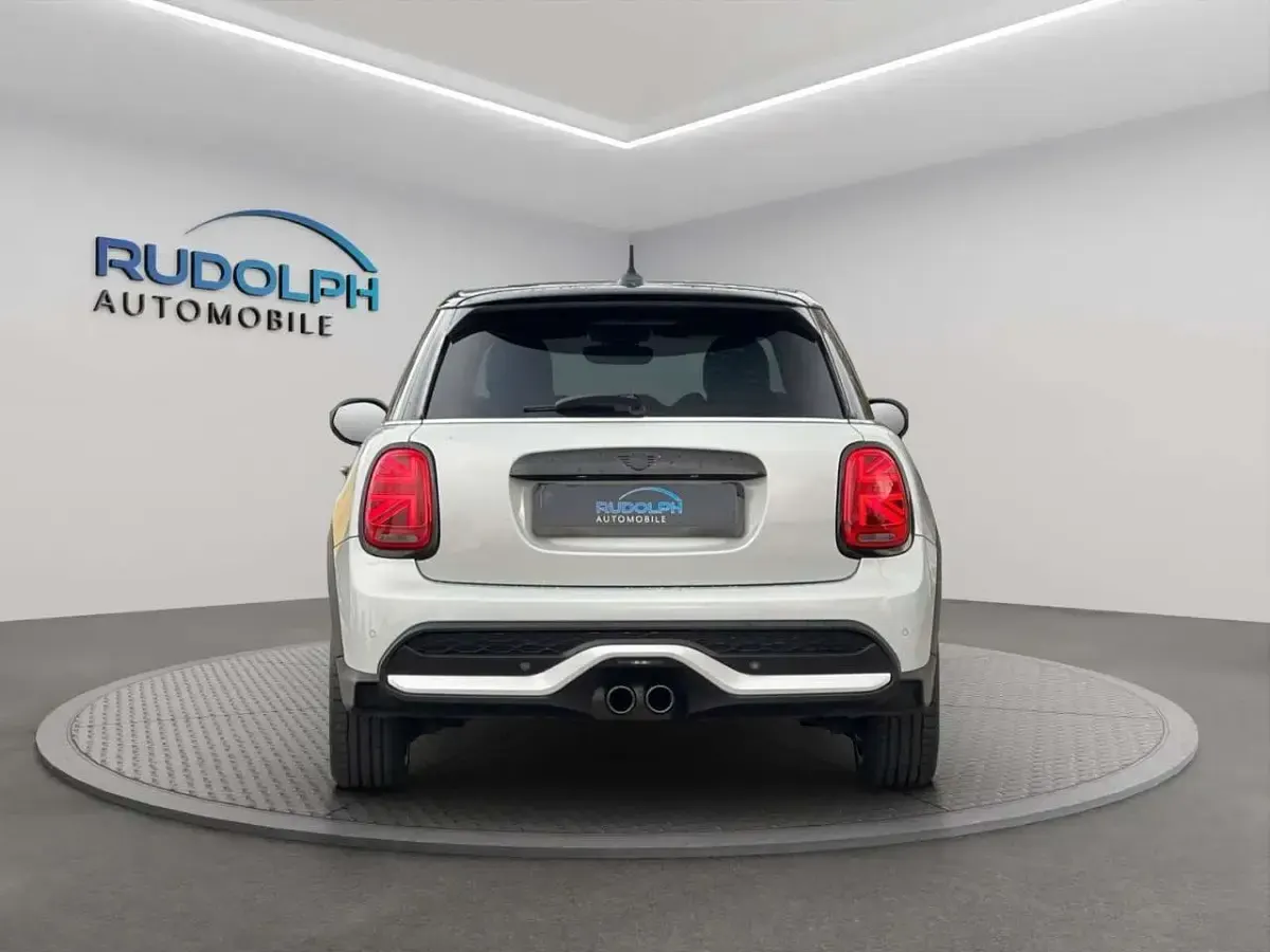 Gebraucht Mini Cooper S 178 PS (130 kW) 2022 White silver Kleinwagen