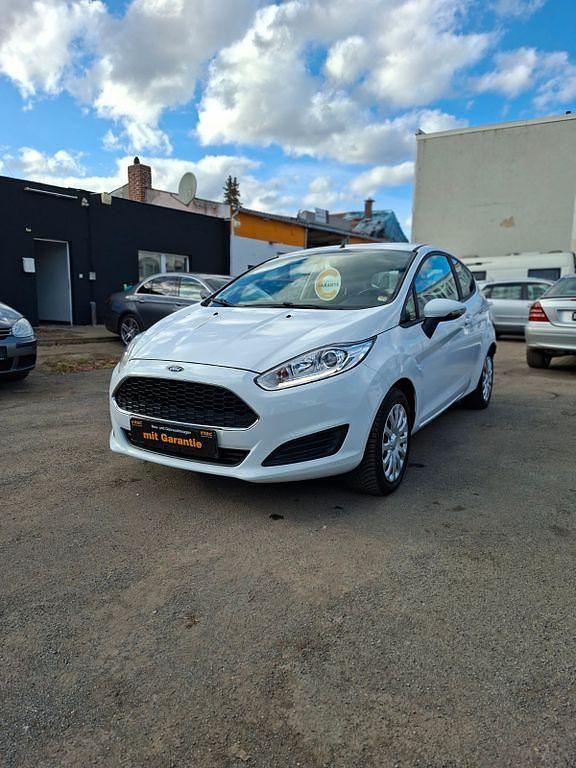 Gebraucht Ford Fiesta Trend 75 PS (55 kW) 2016 Weiß Kleinwagen