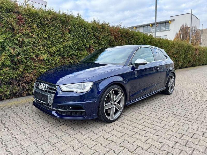 Estorilblau kristalleffekt Gebraucht 2014 Audi S3 Sportback Kleinwagen | 20.700 € (Superpreis) - Bild 1/4
