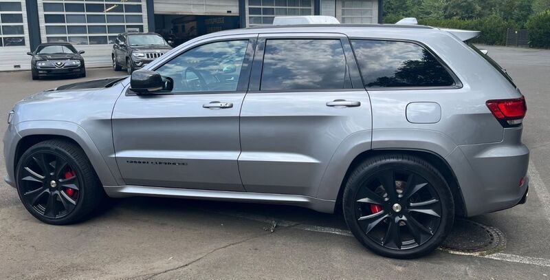 Grau Gebraucht 2015 Jeep Grand Cherokee SRT SUV | 31.000 € (Etwas zu teuer) - Bild 1/4
