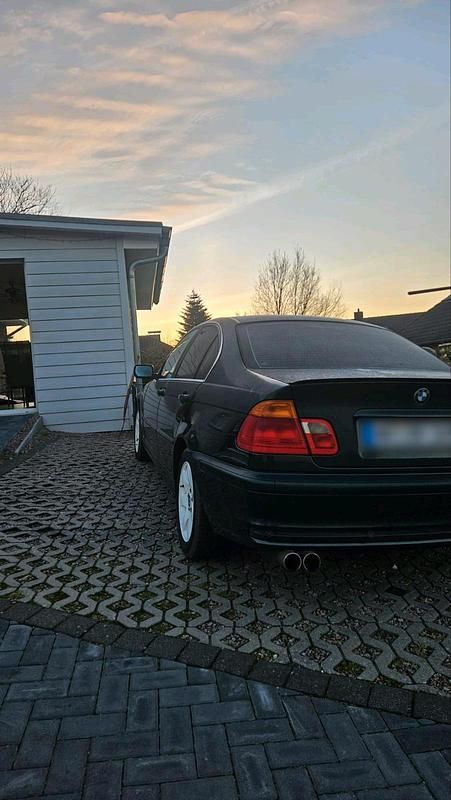 Gebraucht BMW 320 150 PS (110 kW) 1998 Grün Limousine