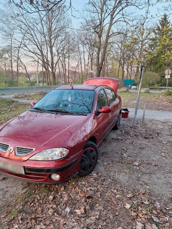 Rot Gebraucht 2002 Renault Mégane II Limousine | 500 € (Fairer Preis) - Bild 1/4